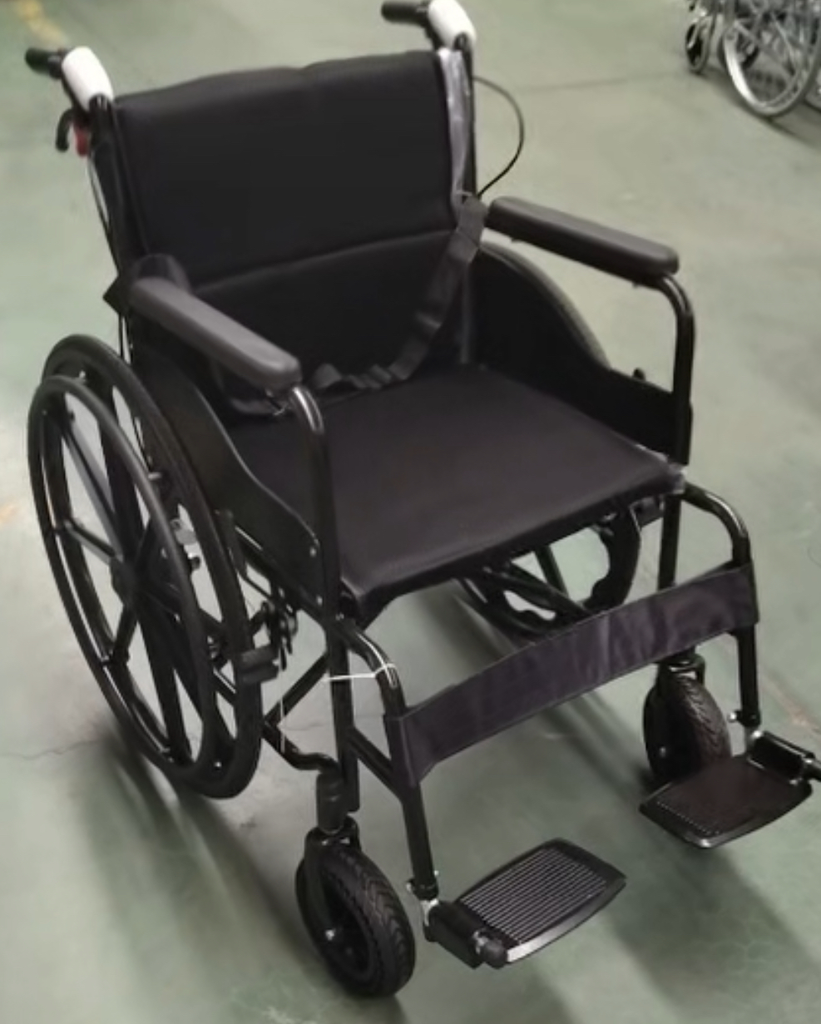 SILLA DE RUEDAS ESTANDAR PREMIUM-ACERO C/NEGRO-INCL. ASIENT ACOLCH-LL.GRUESAS TODO TERR.-DOBLE CRUC-REPOS.ALUM. TRIPLE FRENO