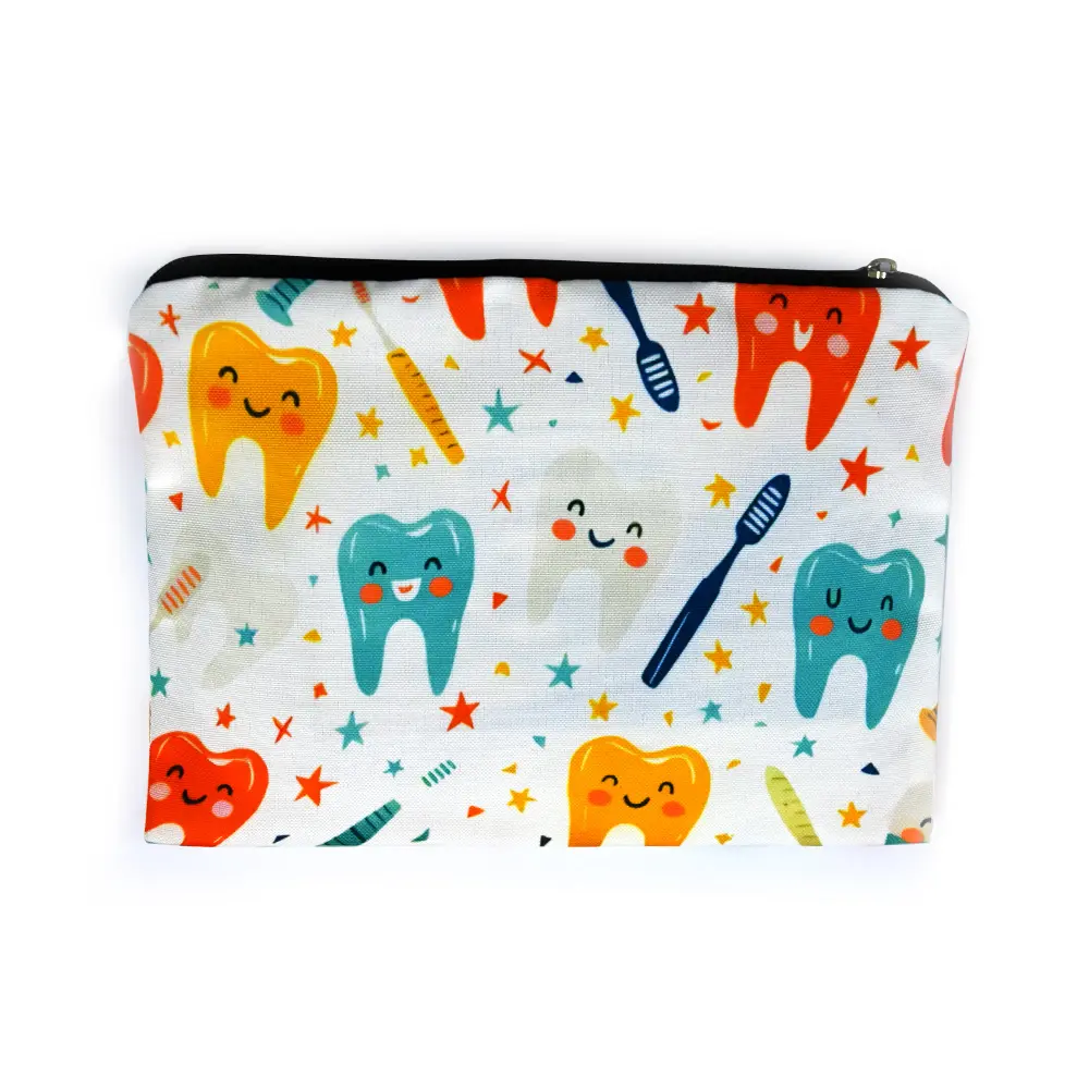 CARTUCHERA CON PATRONES DE DIENTES DE TELA C/BLANCO ALTURA 17 – LARGO 21.5CM