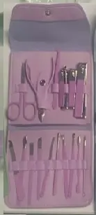 [0630004] SET DE MANICURE/PEDICURE ESTANDAR DE ACERO 18 PIEZAS C/LILA