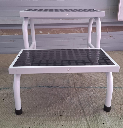 [0450052] ESCALINATA GRADA 2 PELDAÑOS PINTADA C/BLANCO BORDES: ACERO INOX.